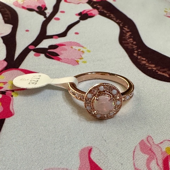 Fragrant Jewels Iridescent Gem Ring with Sparkling Crystals set in Rose Gold - Picture 5 of 5